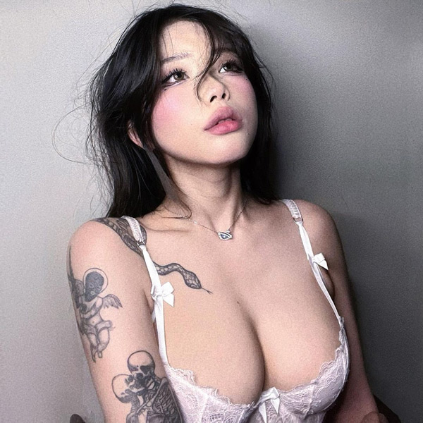 Khúc Thị Hương – Hotgirl gợi cảm bí ẩn