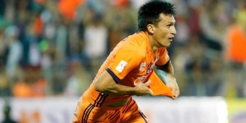 Pha ăn mừng đầy cảm xúc sau khi ghi bàn