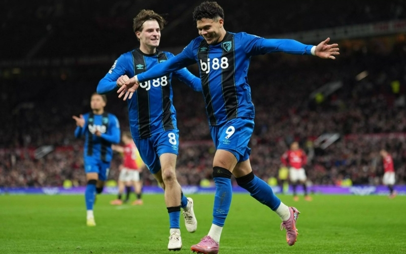 Nhìn lại trận Bournemouth - Burnley: Cuộc chiến cân sức, hai đội hài lòng với kết quả hòa.