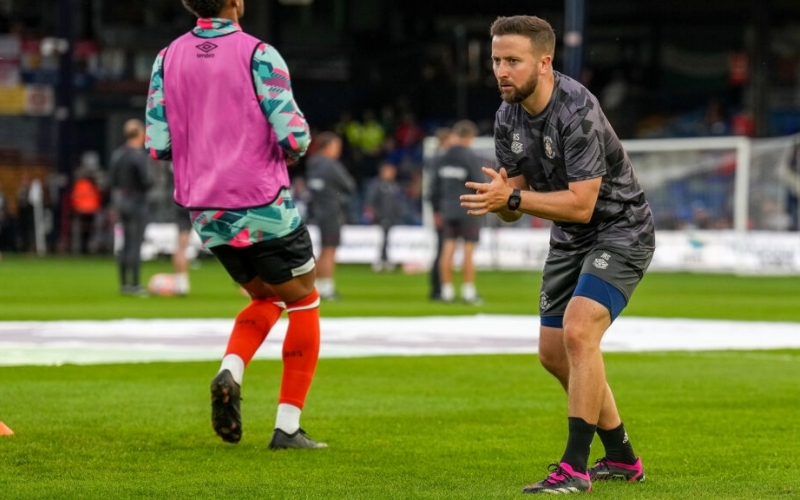 Đánh giá đội hình và tình hình lực lượng