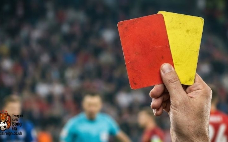 Phân loại các phong cách cầm còi của trọng tài hiện nay